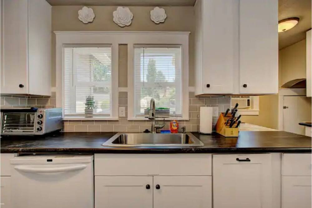 Photo of Kitchen in Depot Bench