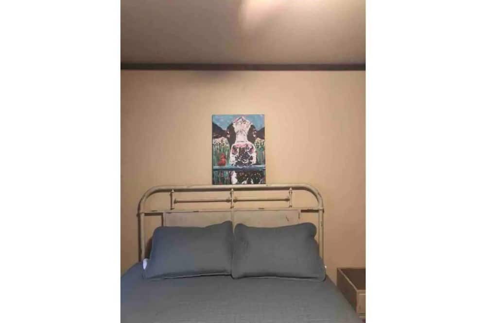 Photo of Bedroom in Days Creek