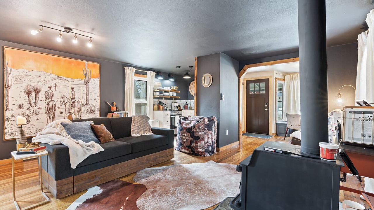 Photo of Livingroom in Idaho City