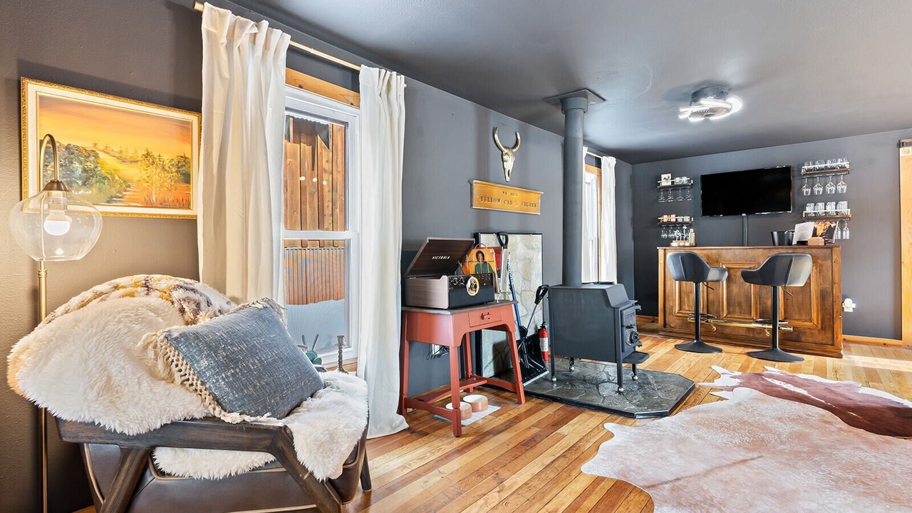 Photo of Livingroom in Idaho City