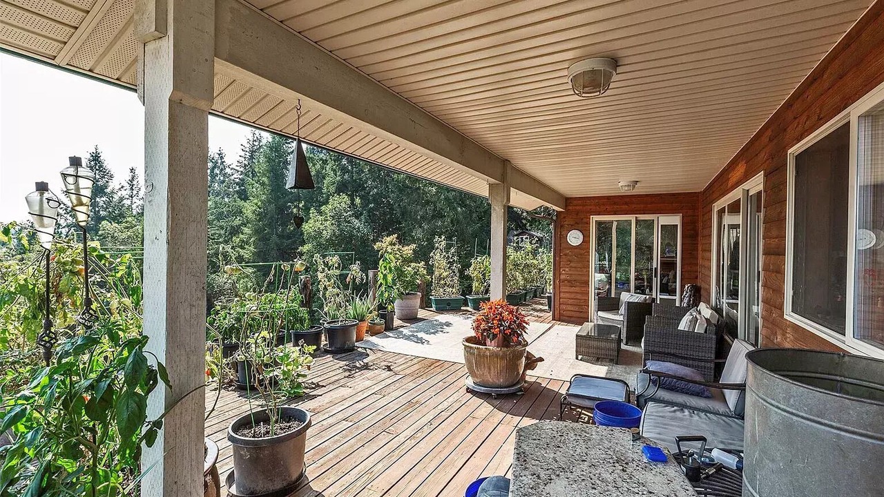Photo of Patio Balcony in Anderson Island