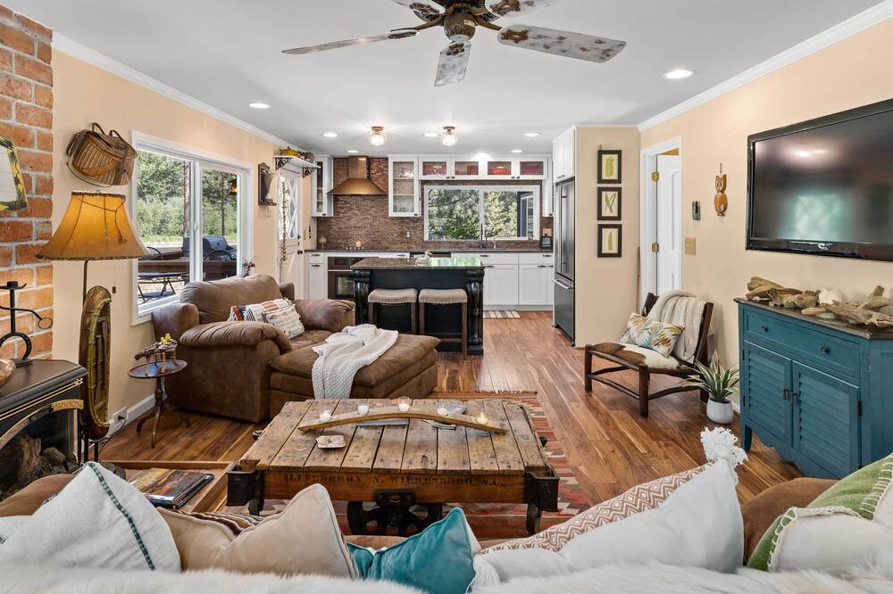 Photo of Livingroom in Cle Elum