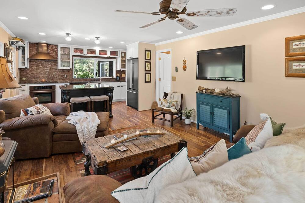 Photo of Livingroom in Cle Elum