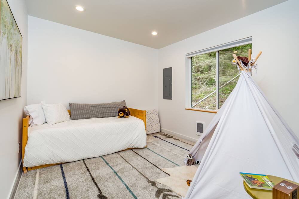 Photo of Bedroom in Marrowstone
