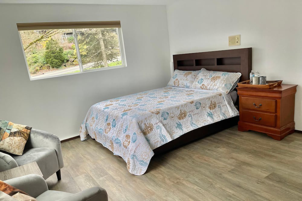 Photo of Bedroom in Lake Forest Park