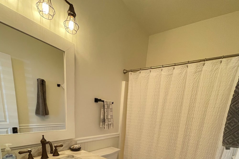 Photo of Bathroom in Westbrook Meadows