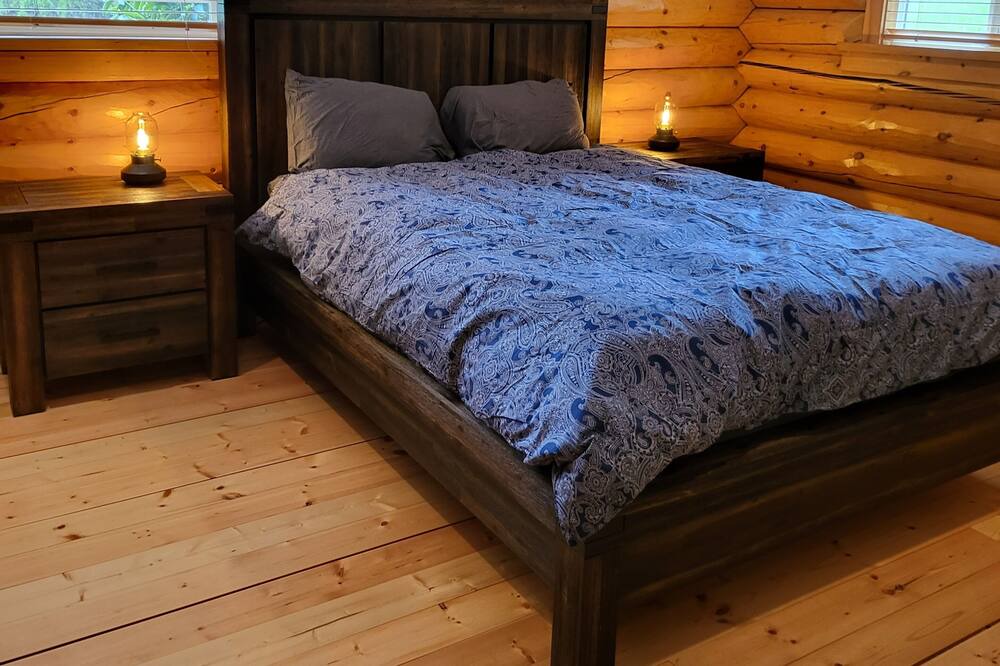 Photo of Bedroom in East Lake Hills