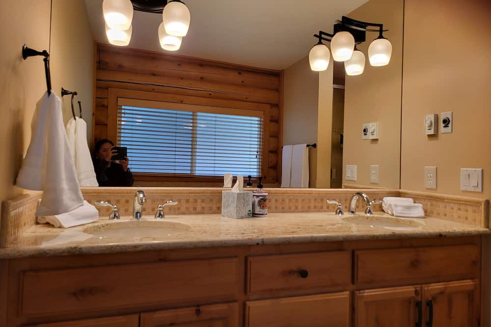 Photo of Bathroom in East Lake Hills