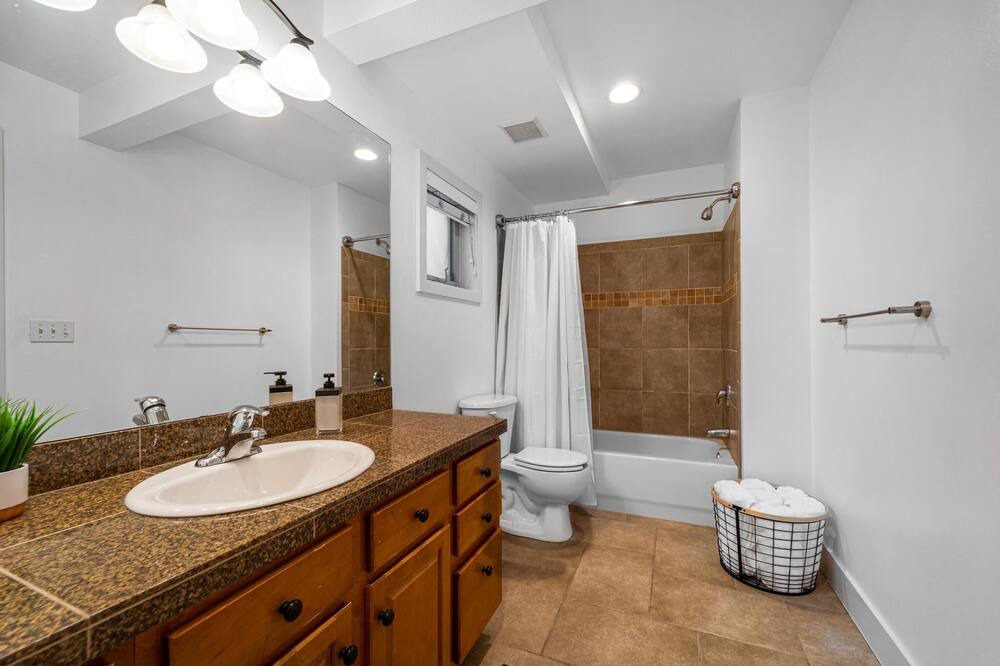 Photo of Bathroom in Squire Park