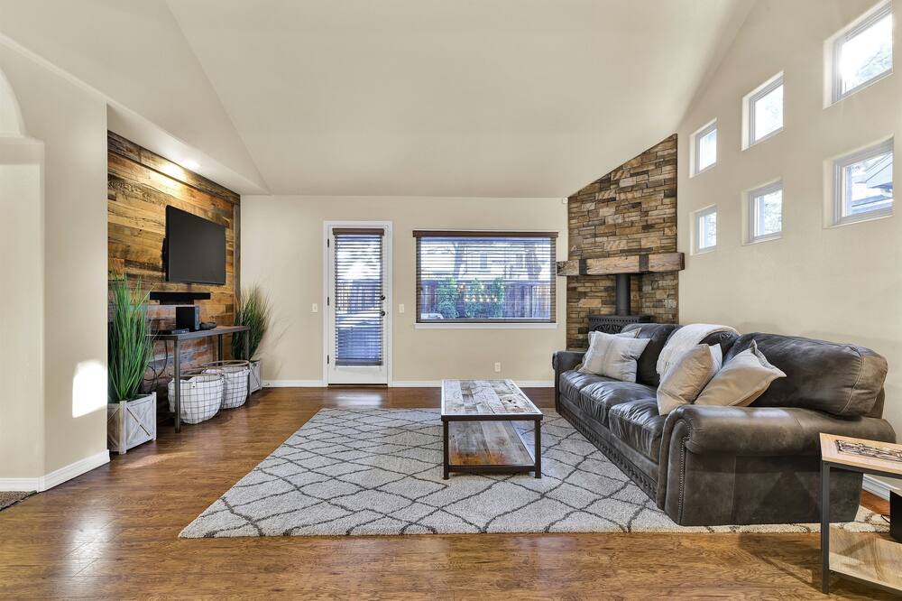 Photo of Livingroom in Vernon