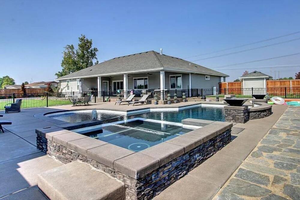 Photo of Outdoor in Medford