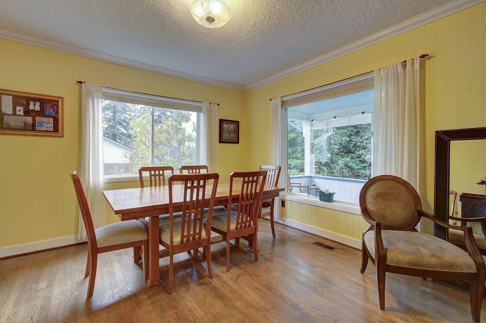 Photo of Livingroom in Pleasant Valley