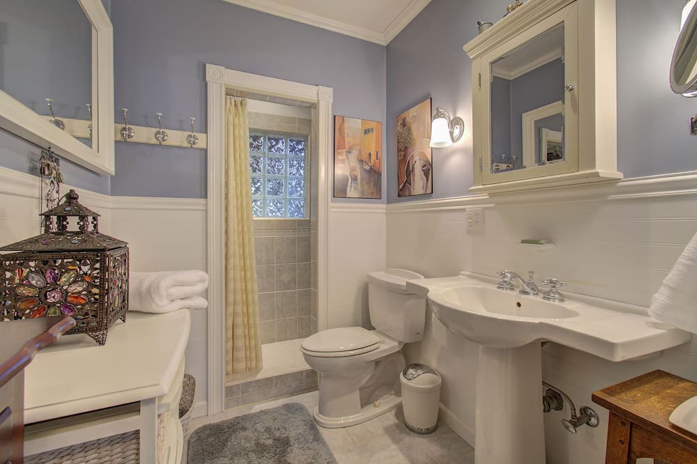 Photo of Bathroom in Pleasant Valley