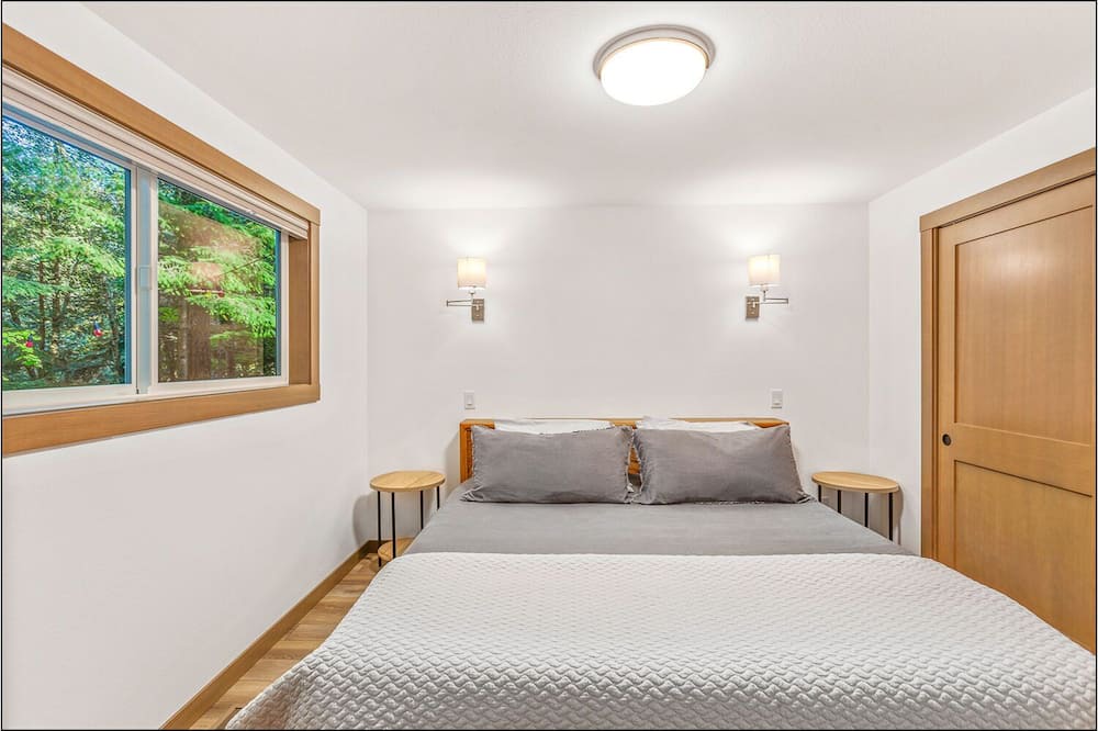 Photo of Bedroom in Enumclaw