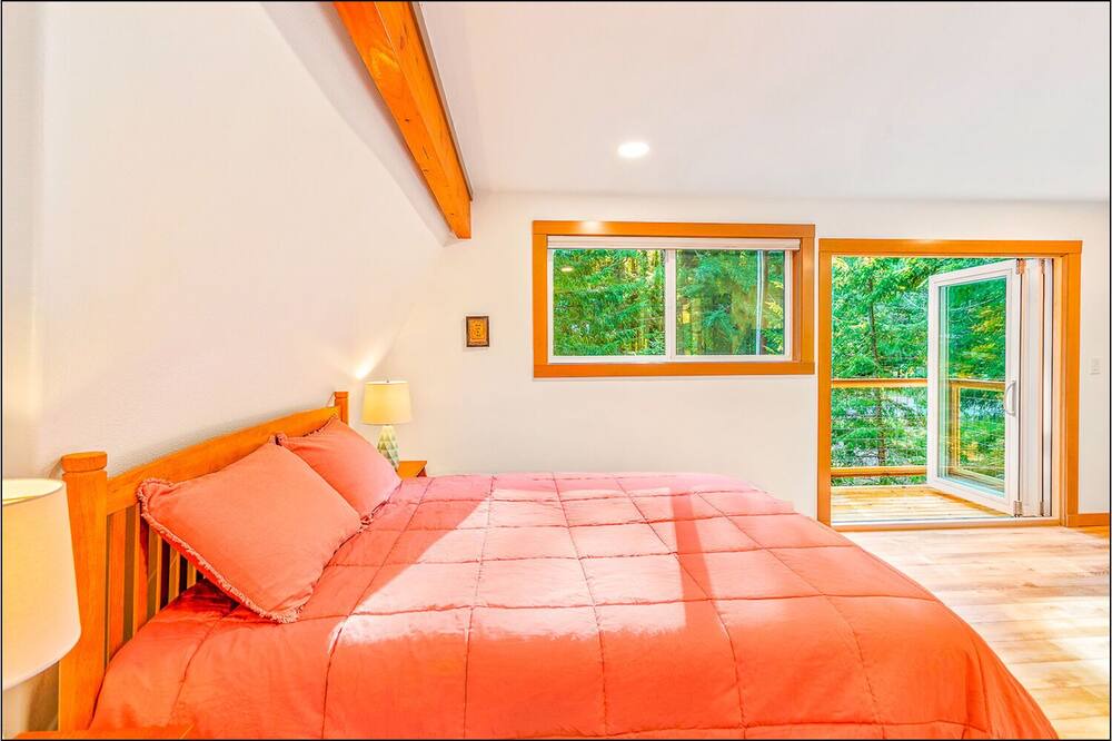 Photo of Bedroom in Enumclaw