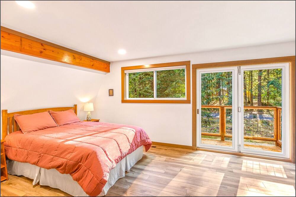 Photo of Bedroom in Enumclaw
