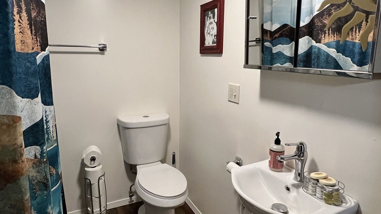 Photo of Bathroom in Weed
