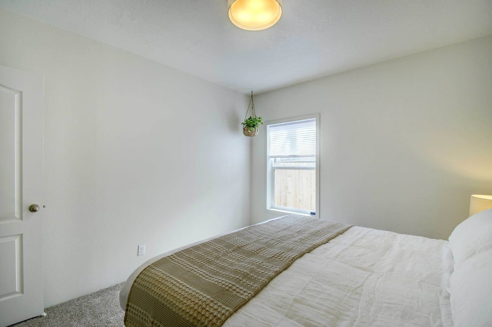 Photo of Bedroom in Lakebay