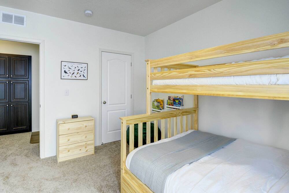 Photo of Bedroom in Lakebay