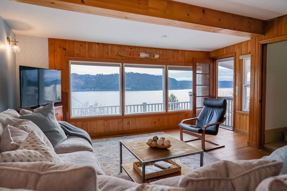 Photo of Livingroom in Harrison
