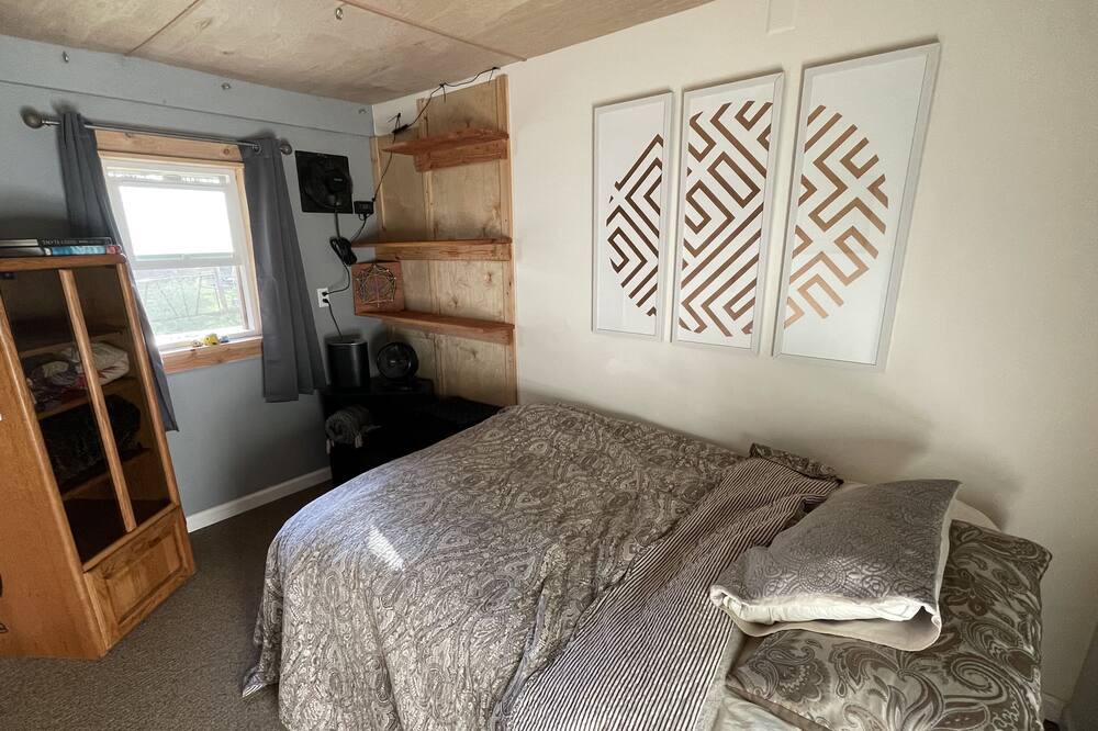 Photo of Bedroom in Cave Junction