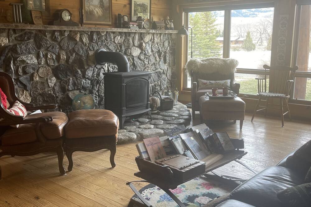 Photo of Livingroom in Emigrant