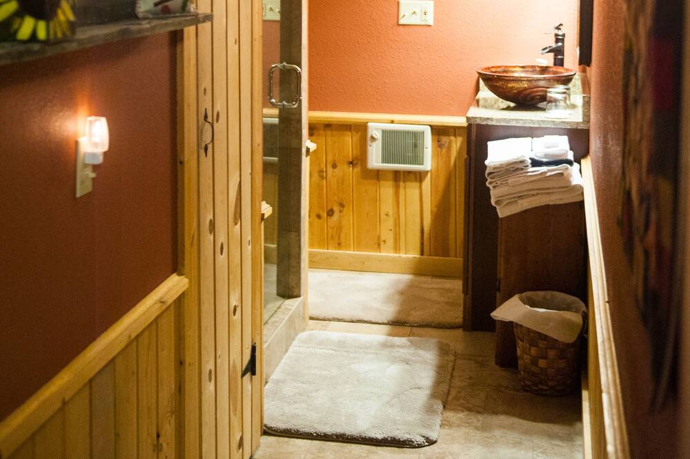 Photo of Bathroom in Emigrant