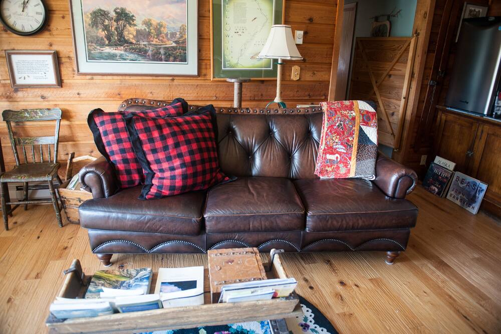 Photo of Livingroom in Emigrant