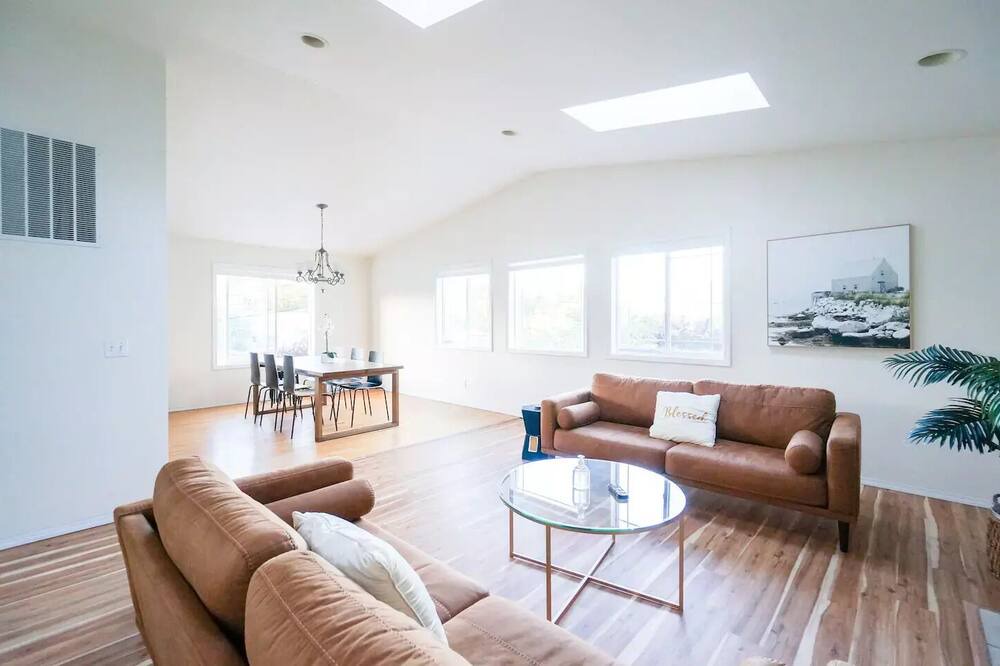 Photo of Livingroom in Mid-Beacon Hill