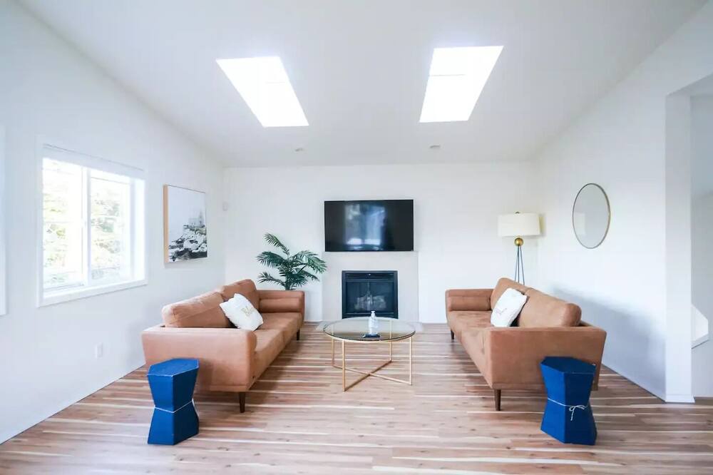 Photo of Livingroom in Mid-Beacon Hill