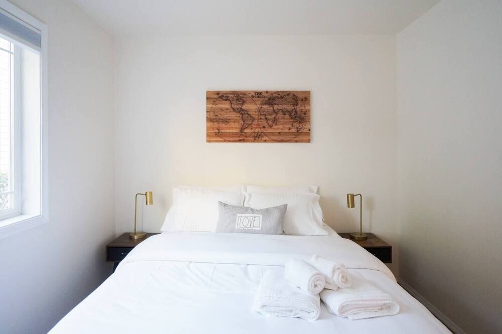 Photo of Bedroom in Mid-Beacon Hill