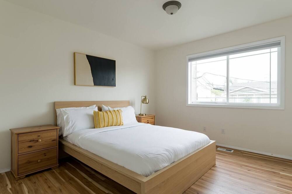 Photo of Bedroom in Mid-Beacon Hill
