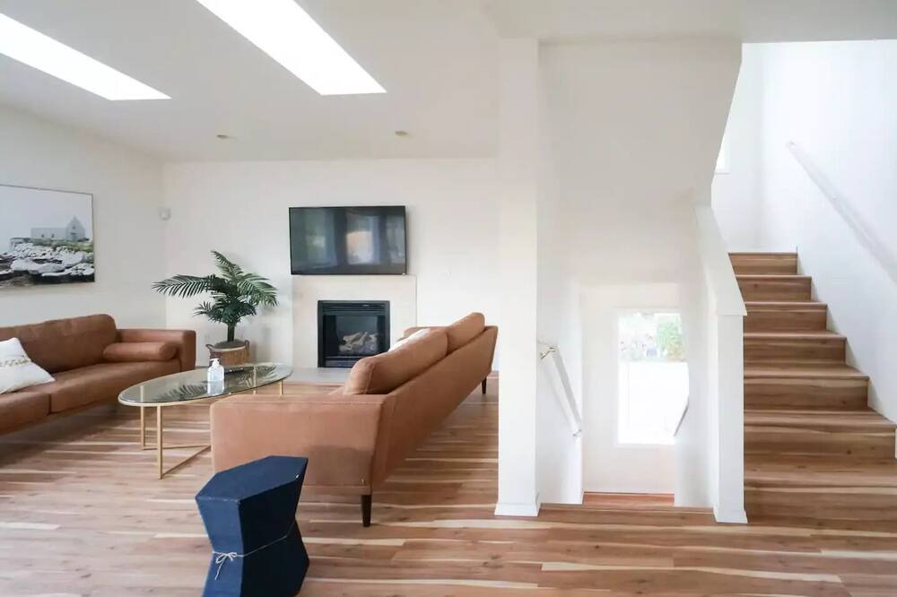 Photo of Livingroom in Mid-Beacon Hill
