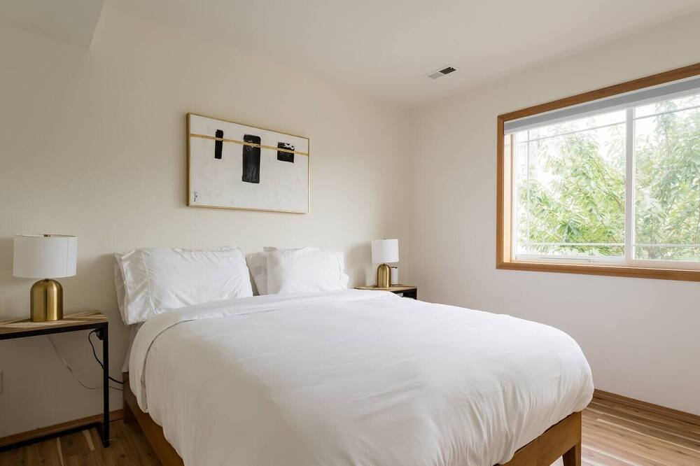 Photo of Bedroom in Mid-Beacon Hill