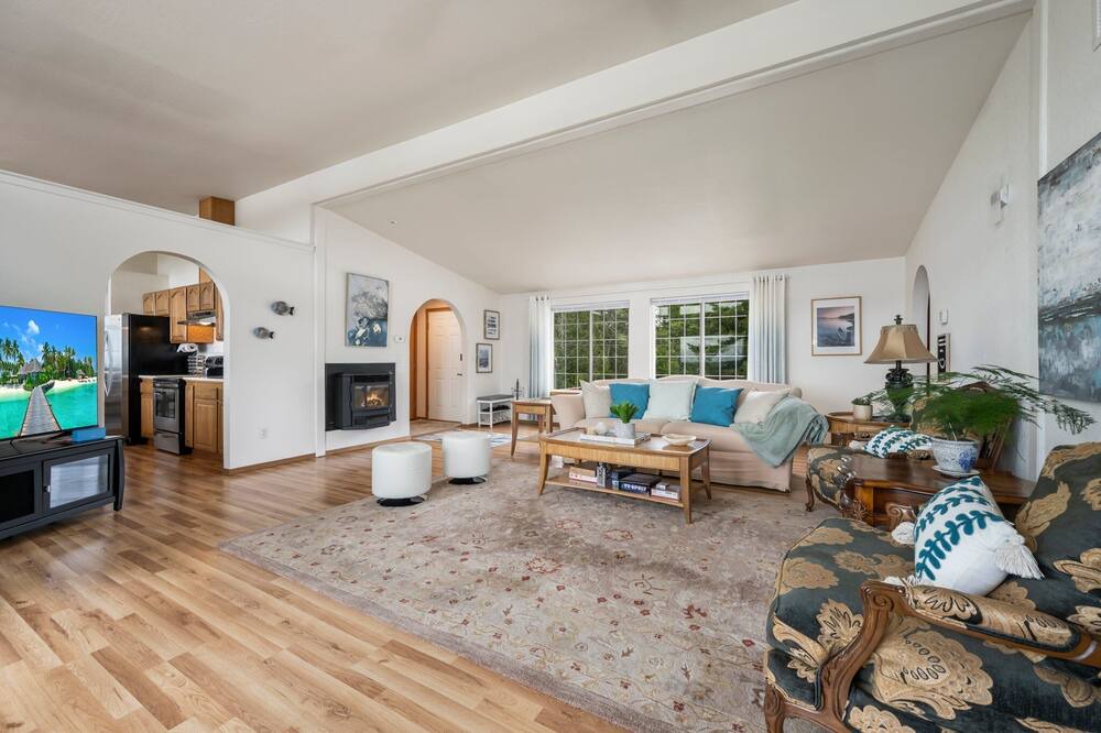 Photo of Livingroom in Boston Harbor