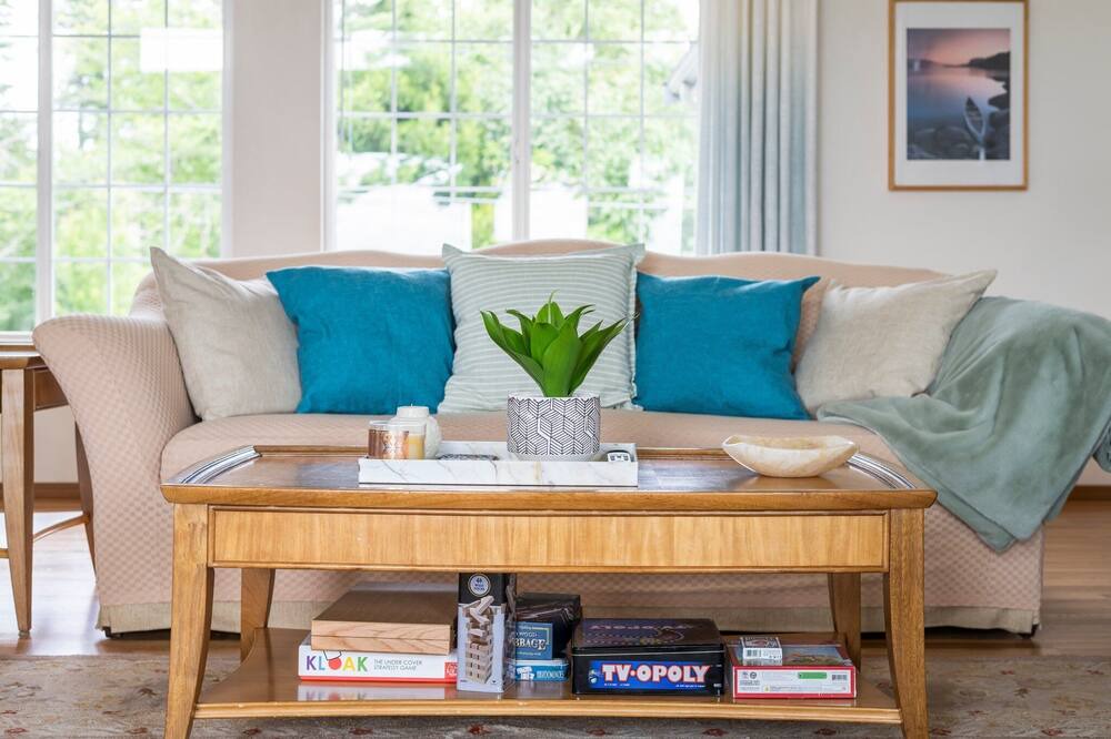 Photo of Livingroom in Boston Harbor