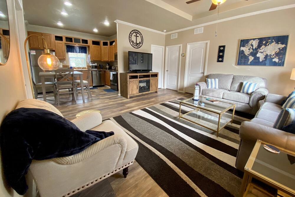 Photo of Livingroom in Oyehut-Hogans Corner