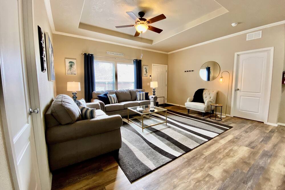 Photo of Livingroom in Oyehut-Hogans Corner