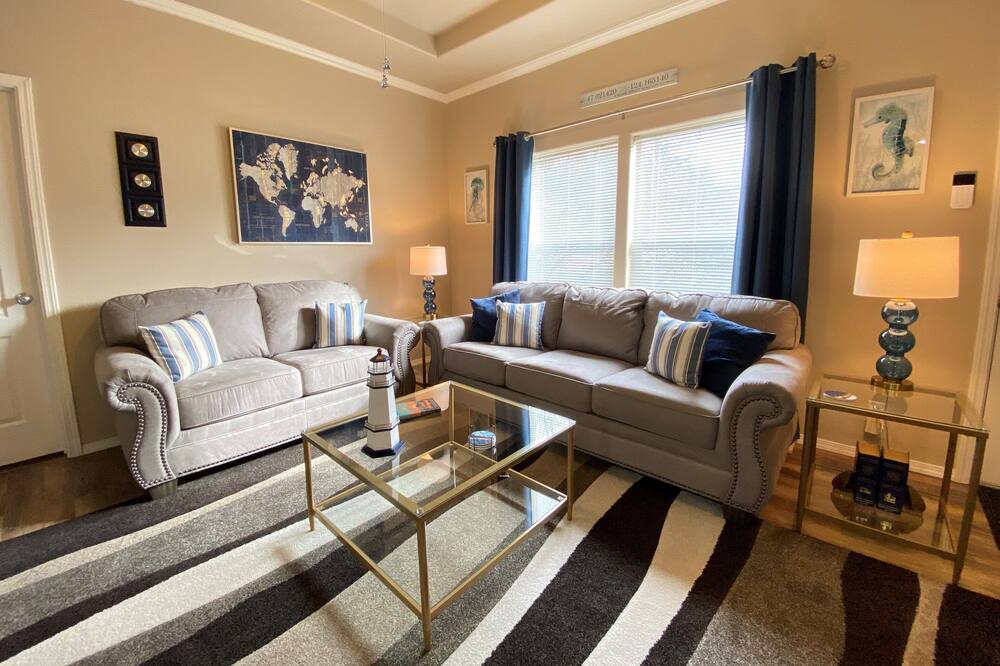 Photo of Livingroom in Oyehut-Hogans Corner