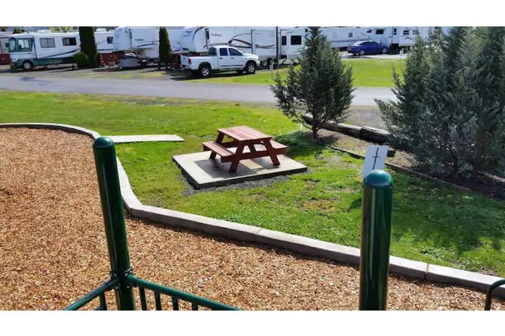 Photo of Outdoor in Roseburg