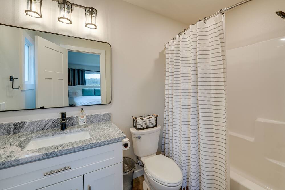 Photo of Bathroom in Oak Harbor