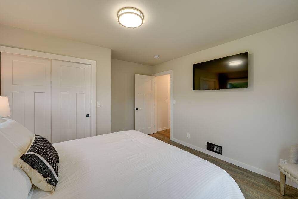 Photo of Bedroom in Oak Harbor