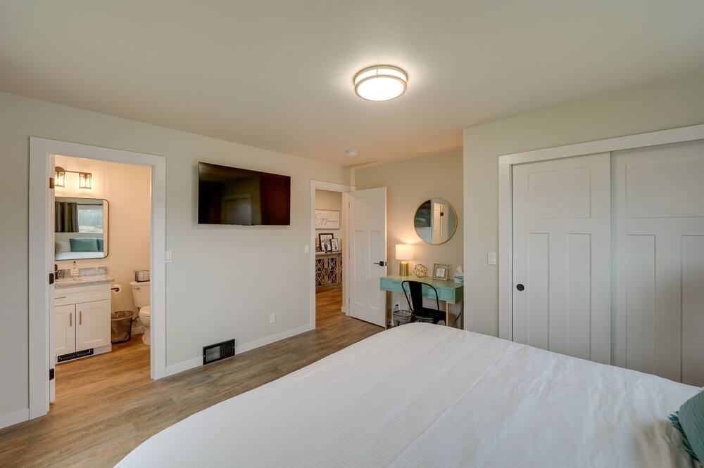 Photo of Bedroom in Oak Harbor