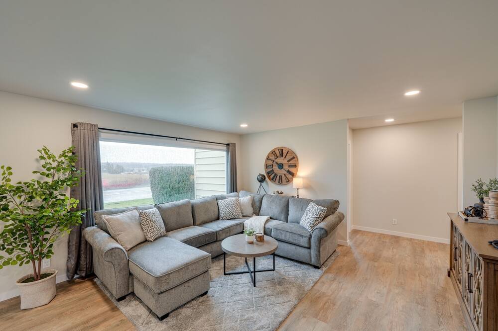 Photo of Livingroom in Oak Harbor