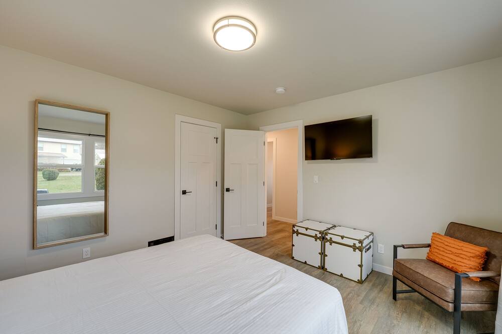 Photo of Bedroom in Oak Harbor