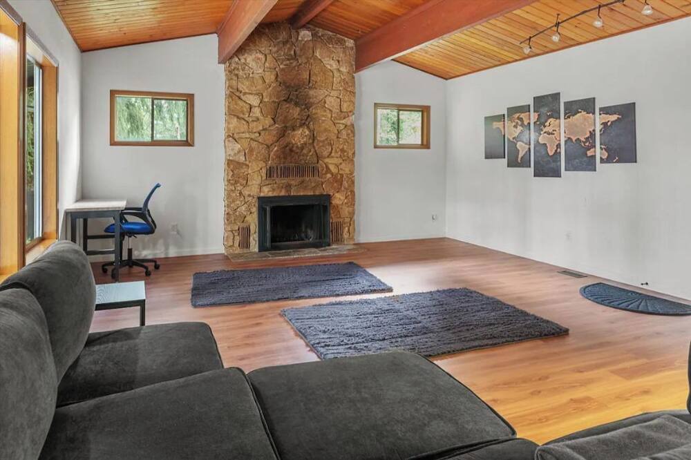 Photo of Livingroom in East Renton Highlands