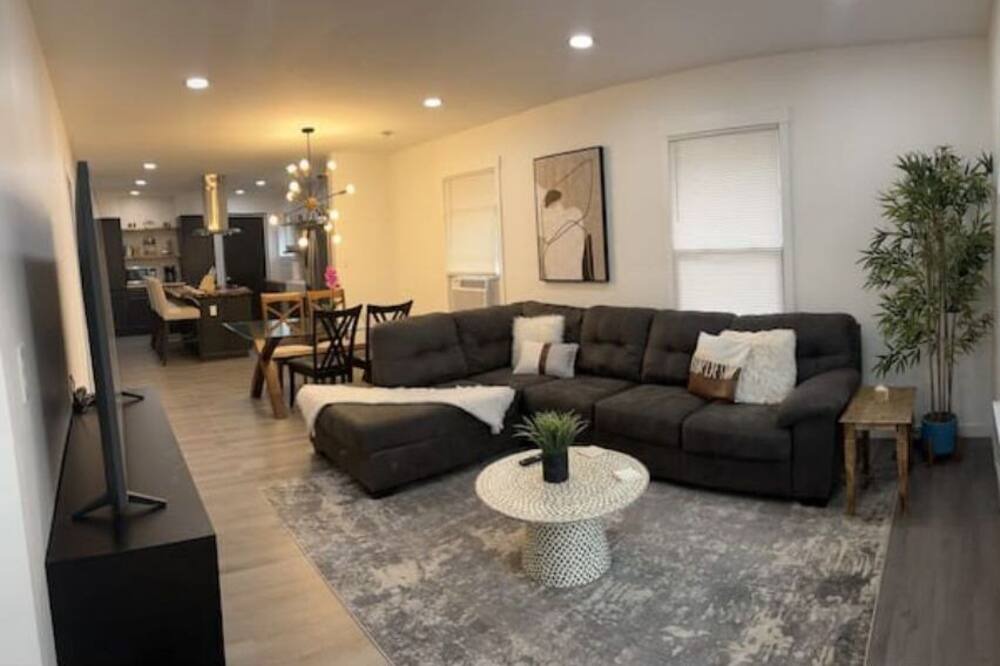 Photo of Livingroom in Dupont