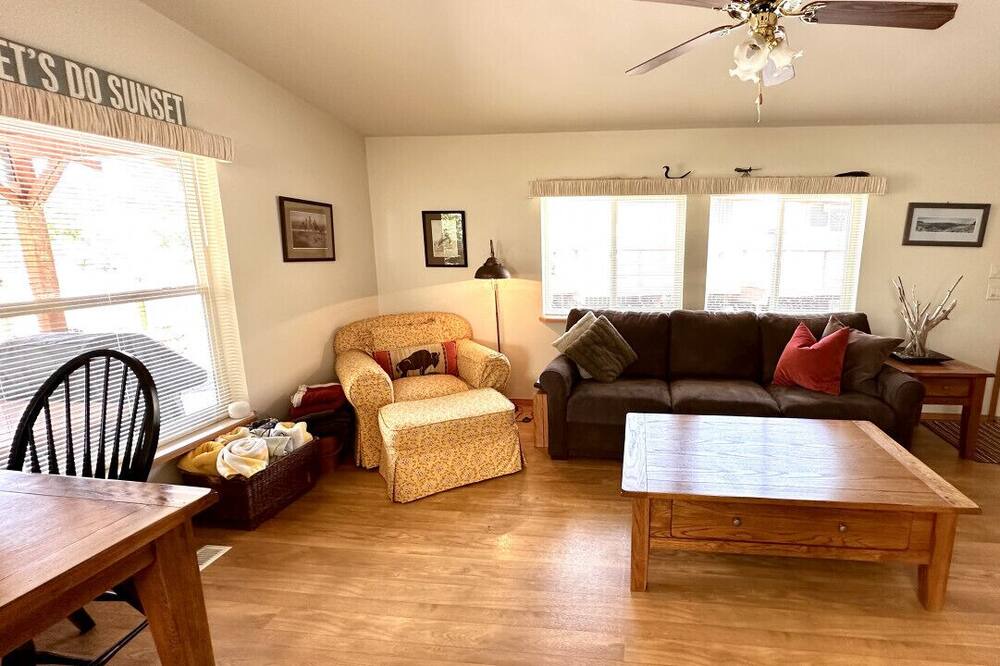 Photo of Bedroom in Sunland Estates