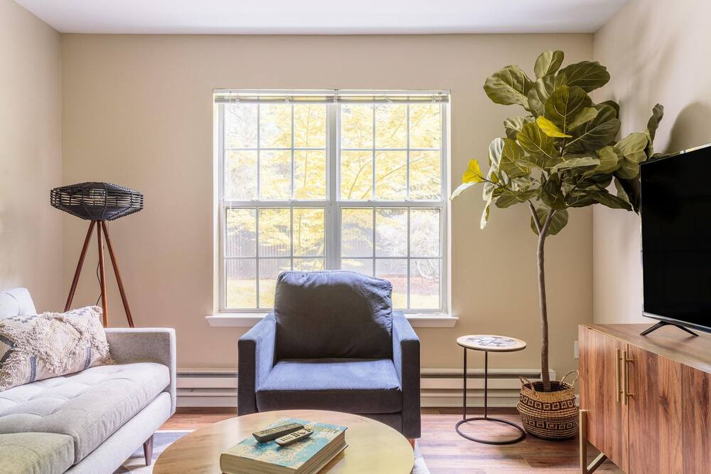 Photo of Livingroom in Five Oaks