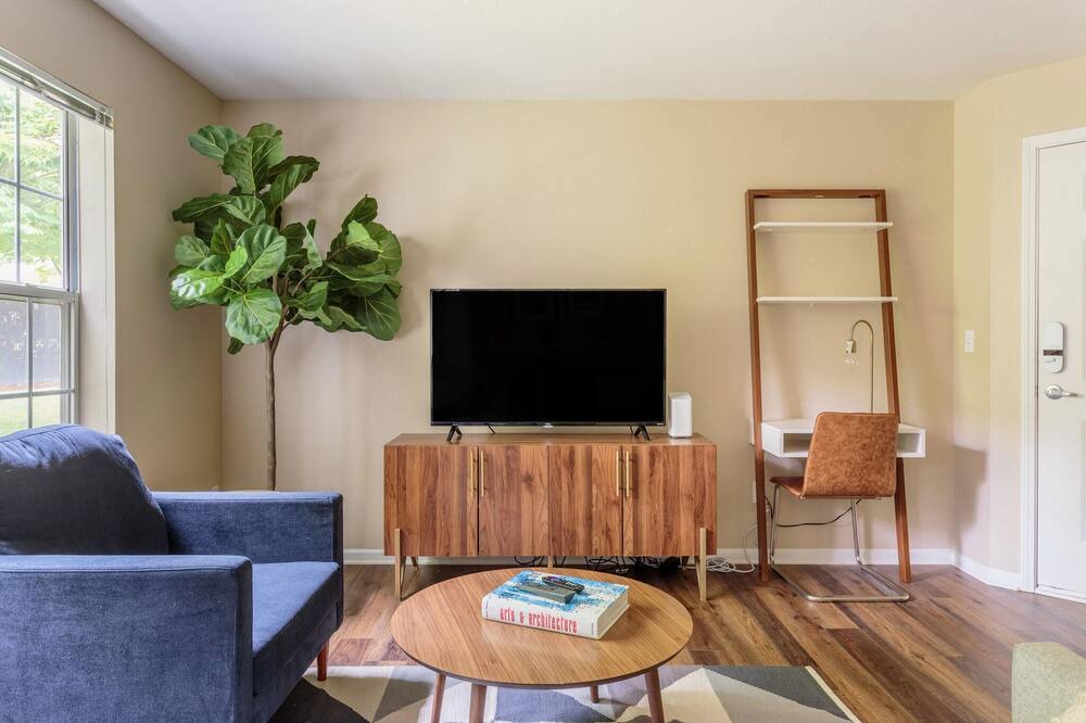Photo of Livingroom in Five Oaks